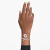 Brățară Ariana Grande X Swarovski cu perle de cristal, tăietură baguette, albă, placată cu rodiu Brățară Ariana Grande X Swarovski cu perle de cristal, tăietură baguette, albă, placată cu rodiu