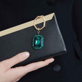 Breloc cu cristal tăiat octogonal, verde, finisaj metalic mixt