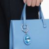 Breloc cu tăietură ovală, albastru, finisaj metalic mixt Breloc cu tăietură ovală, albastru, finisaj metalic mixt