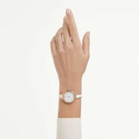 Ceas cu brățară tip bangle Crystalline, fabricat în Elveția, brățară metalică, alb, finisaj aur roz