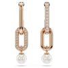 Cercei Constella Drop cu perle de cristal, tăietură rotundă, albi, placati cu aur roz Cercei Constella Drop cu perle de cristal, tăietură rotundă, albi, placati cu aur roz