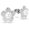 Cercei cu capse Ariana Grande X Swarovski cu perle de cristal, tăietură rotundă, formă de floare, albi, placat cu rodiu Cercei cu capse Ariana Grande X Swarovski cu perle de cristal, tăietură rotundă, formă de floare, albi, placat cu rodiu