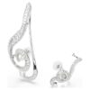 Cercei cu clemă Ariana Grande X Swarovski, design asimetric, perle de cristal, tăietură baguette, albi, placare cu rodiu Cercei cu clemă Ariana Grande X Swarovski, design asimetric, perle de cristal, tăietură baguette, albi, placare cu rodiu