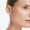 Cercei cu diamante de laborator „Eternity”, 2,0 carate în total, formă rotundă, aur alb de 14K Cercei cu diamante de laborator „Eternity”, 2,0 carate în total, formă rotundă, aur alb de 14K