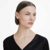 Cercei cu diamante de laborator „Eternity Halo”, 2 Ct Tw, formă rotundă, aur alb de 14K Cercei cu diamante de laborator „Eternity Halo”, 2 Ct Tw, formă rotundă, aur alb de 14K