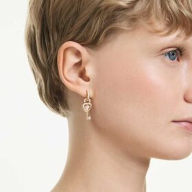Cercei Idyllia cu pandantiv și cercei de tip „ear cuff”, tăieturi mixte, inimă cu cheie, roz, placare aurie