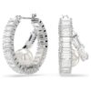 Cercei inelari Ariana Grande X Swarovski cu perle de cristal, tăietură baguette, albi, placati cu rodiu Cercei inelari Ariana Grande X Swarovski cu perle de cristal, tăietură baguette, albi, placati cu rodiu