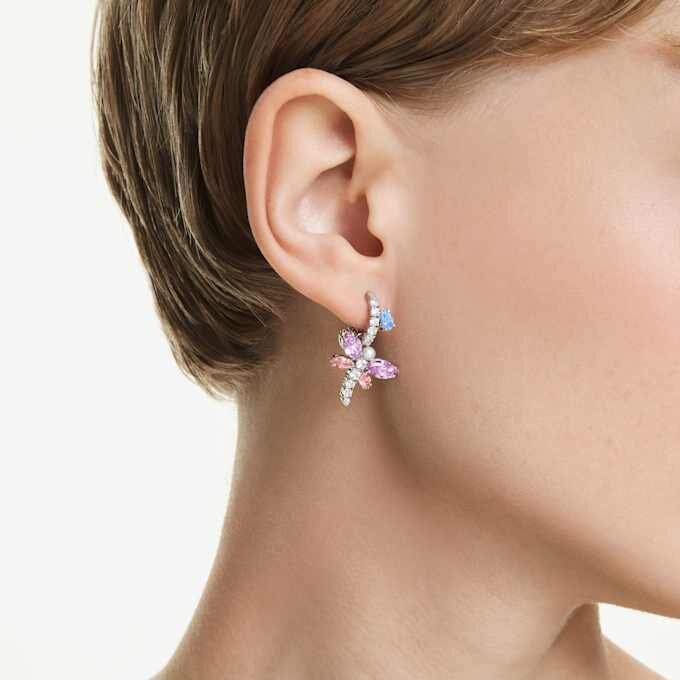 Cercei lungi Ariana Grande X Swarovski cu tăieturi mixte, libelule, multicolori, placati cu rodiu Cercei lungi Ariana Grande X Swarovski cu tăieturi mixte, libelule, multicolori, placati cu rodiu