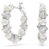 Cercei Matrix Hoop cu perle de cristal, tăietură rotundă, albi, placati cu rodiu Cercei Matrix Hoop cu perle de cristal, tăietură rotundă, albi, placati cu rodiu