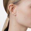 Cercei solitari Eternity cu diamante create în laborator, 1 Ct Tw, formă rotundă, aur galben de 14K Cercei solitari Eternity cu diamante create în laborator, 1 Ct Tw, formă rotundă, aur galben de 14K