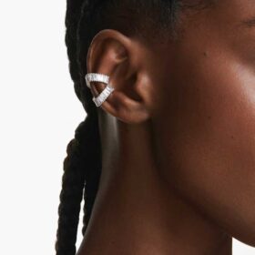 Cercei tip ear cuff Ariana Grande X Swarovski cu tăietură baguette, albi, placati cu rodiu Cercei tip ear cuff Ariana Grande X Swarovski cu tăietură baguette, albi, placati cu rodiu