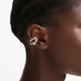Cercei tip „Ear Cuffs” Hyperbola cu tăieturi mixte, albi, finisaj metalic mixt Cercei tip „Ear Cuffs” Hyperbola cu tăieturi mixte, albi, finisaj metalic mixt