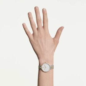 Cosmopolitan Ceas fabricat în Elveția, brățară metalică, nuanță argintie, finisaj din metale mixte Cosmopolitan Ceas fabricat în Elveția, brățară metalică, nuanță argintie, finisaj din metale mixte