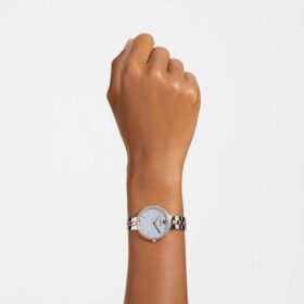 Cosmopolitan Ceas fabricat în Elveția, brățară metalică, nuanță argintie, finisaj din metale mixte Cosmopolitan Ceas fabricat în Elveția, brățară metalică, nuanță argintie, finisaj din metale mixte