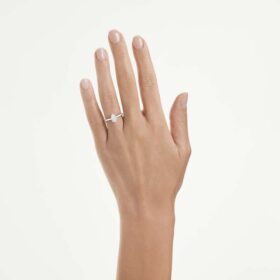 Inel solitar Eternity cu diamante create în laborator, 1 carat în total, formă de pară, aur alb de 14K Inel solitar Eternity cu diamante create în laborator, 1 carat în total, formă de pară, aur alb de 14K