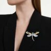 Ariana Grande X Swarovski Broșă și accesoriu pentru păr cu perle de cristal, tăieturi mixte, libelulă, alb, placat cu rodiu Ariana Grande X Swarovski Broșă și accesoriu pentru păr cu perle de cristal, tăieturi mixte, libelulă, alb, placat cu rodiu