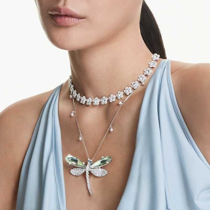 Colier Ariana Grande X Swarovski, tăietură rotundă, flori, alb, placat cu rodiu Colier Ariana Grande X Swarovski, tăietură rotundă, flori, alb, placat cu rodiu