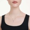 Pandantiv Mesmera cu tăietură în formă de pară, alb, placat cu rodiu Pandantiv Mesmera cu tăietură în formă de pară, alb, placat cu rodiu